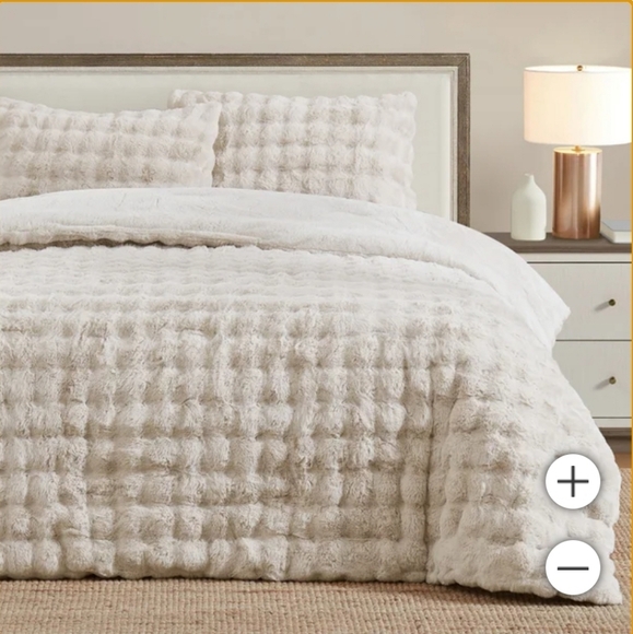 (5)Frye faux-fur 3-Piece comforter set - Picture 2 of 7